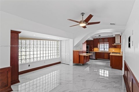 House in Miami, Florida 3 bedrooms, 234.95 sq.m. № 1384367 - photo 9