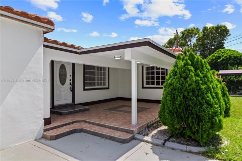 Casa en venta en Miami, Florida, 3 dormitorios, 234.95 m2 № 1384367 - foto 30