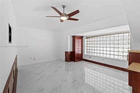 Villa ou maison à vendre à Miami, Floride: 3 chambres, 234.95 m2 № 1384367 - photo 10