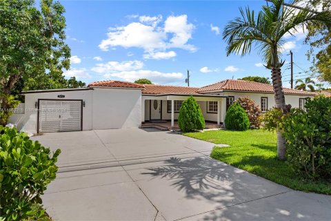 Villa ou maison à vendre à Miami, Floride: 3 chambres, 234.95 m2 № 1384367 - photo 1