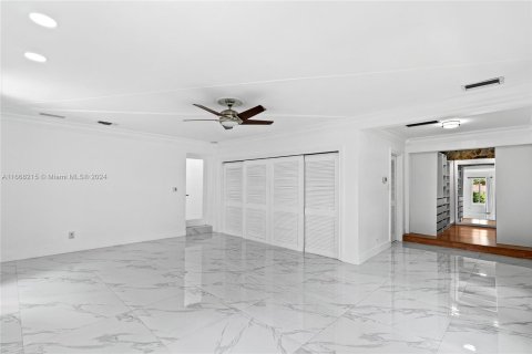 House in Miami, Florida 3 bedrooms, 234.95 sq.m. № 1384367 - photo 21