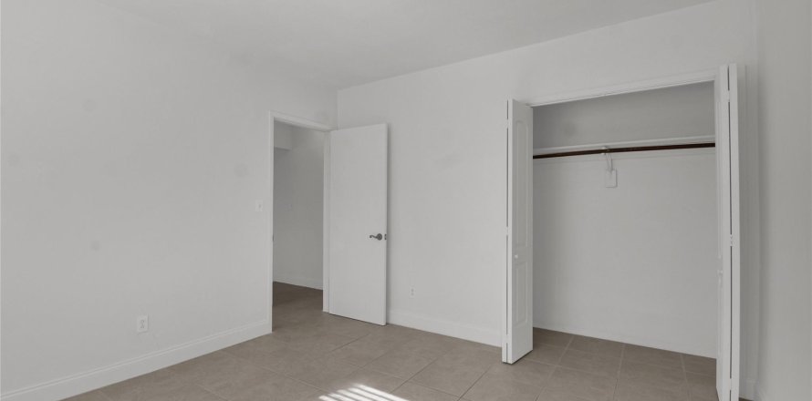 Apartment in Hollywood, Florida 1 bedroom № 1029397