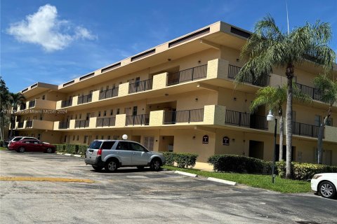 Condo in Hollywood, Florida, 1 bedroom  № 1291078 - photo 19