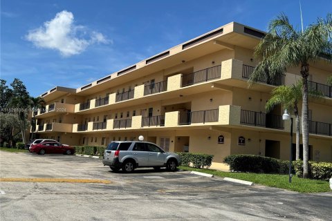 Condo in Hollywood, Florida, 1 bedroom  № 1291078 - photo 11