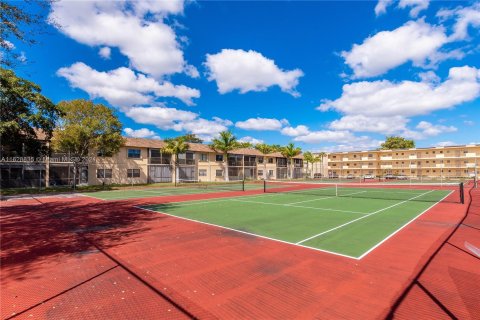 Condo in Hollywood, Florida, 1 bedroom  № 1291078 - photo 18