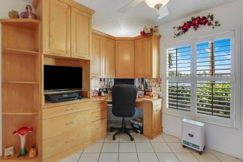 Condo in Jensen Beach, Florida, 2 bedrooms  № 1171296 - photo 19