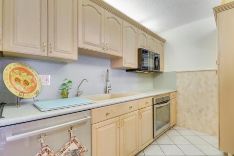 Condo in Jensen Beach, Florida, 2 bedrooms  № 1171296 - photo 27