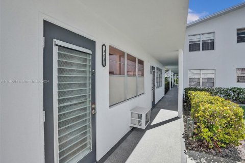 Condominio en venta en Deerfield Beach, Florida, 1 dormitorio, 54.35 m2 № 1030919 - foto 18