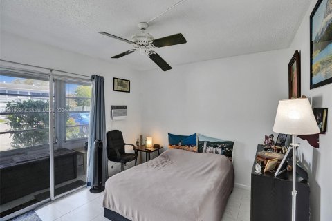 Condo in Deerfield Beach, Florida, 1 bedroom  № 1030919 - photo 13