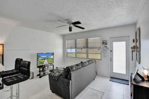 Condo in Deerfield Beach, Florida, 1 bedroom  № 1030919 - photo 5