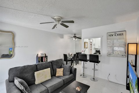 Condominio en venta en Deerfield Beach, Florida, 1 dormitorio, 54.35 m2 № 1030919 - foto 6