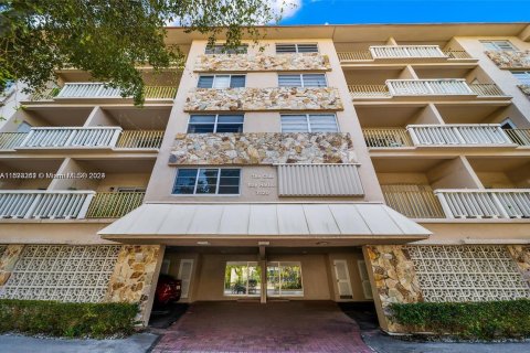 Condominio en venta en Bay Harbor Islands, Florida, 2 dormitorios, 97.83 m2 № 1396913 - foto 24