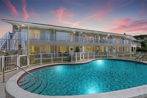 Condo in Pompano Beach, Florida, 1 bedroom  № 1381622 - photo 1