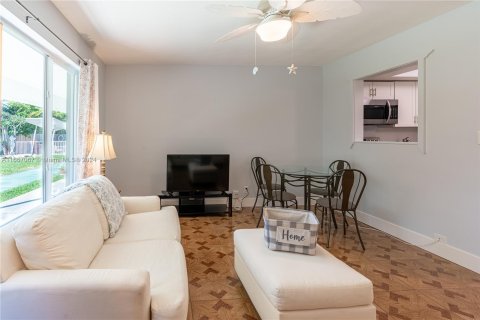 Condo in Pompano Beach, Florida, 1 bedroom  № 1381622 - photo 15