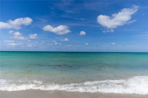 Condo in Pompano Beach, Florida, 1 bedroom  № 1381622 - photo 26