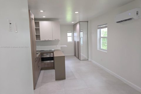 Apartment in Miami, Florida 37.16 sq.m. № 1381576 - photo 4