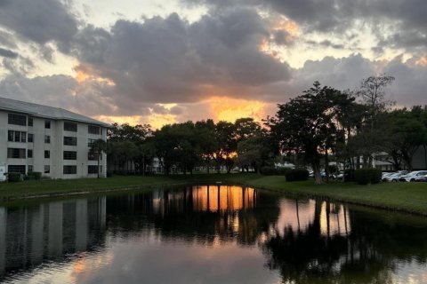 Condo in Boca Raton, Florida, 2 bedrooms  № 1054971 - photo 1