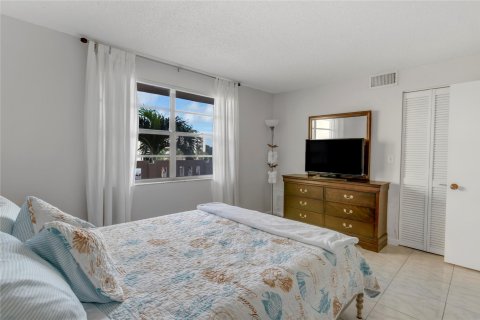 Condo in Dania Beach, Florida, 2 bedrooms  № 1054935 - photo 19