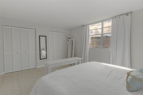 Condo in Dania Beach, Florida, 2 bedrooms  № 1054935 - photo 13