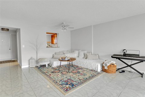 Condo in Dania Beach, Florida, 2 bedrooms  № 1054935 - photo 27