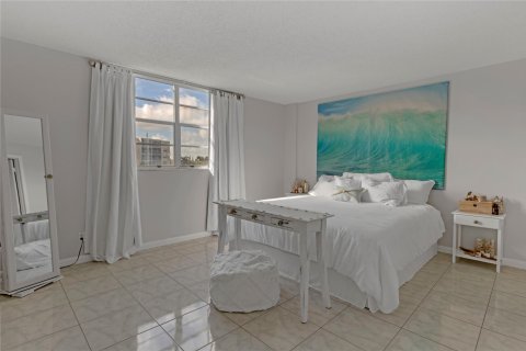Condo in Dania Beach, Florida, 2 bedrooms  № 1054935 - photo 16