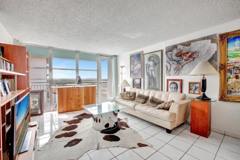 Condo in Sunny Isles Beach, Florida, 2 bedrooms  № 1045577 - photo 22