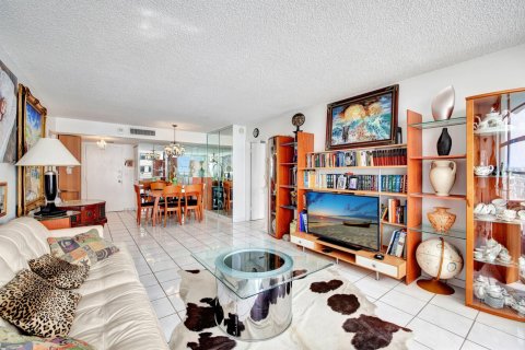 Condominio en venta en Sunny Isles Beach, Florida, 2 dormitorios, 114.55 m2 № 1045577 - foto 21