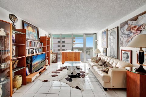 Condo in Sunny Isles Beach, Florida, 2 bedrooms  № 1045577 - photo 25