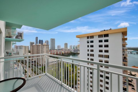 Condominio en venta en Sunny Isles Beach, Florida, 2 dormitorios, 114.55 m2 № 1045577 - foto 19