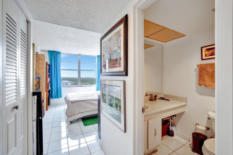 Condo in Sunny Isles Beach, Florida, 2 bedrooms  № 1045577 - photo 5