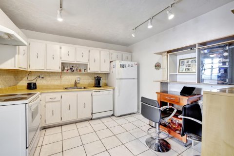 Condo in Sunny Isles Beach, Florida, 2 bedrooms  № 1045577 - photo 9