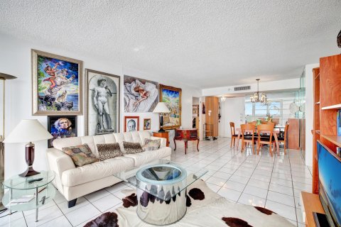 Condominio en venta en Sunny Isles Beach, Florida, 2 dormitorios, 114.55 m2 № 1045577 - foto 20