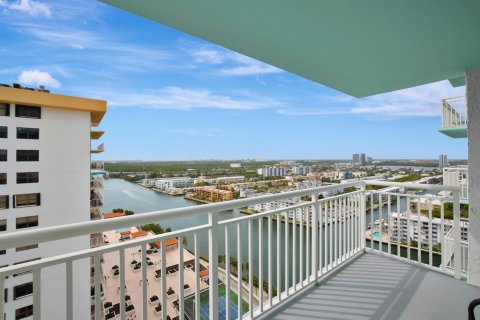 Condominio en venta en Sunny Isles Beach, Florida, 2 dormitorios, 114.55 m2 № 1045577 - foto 15