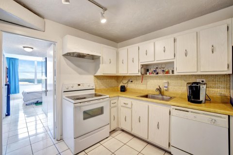 Condo in Sunny Isles Beach, Florida, 2 bedrooms  № 1045577 - photo 8