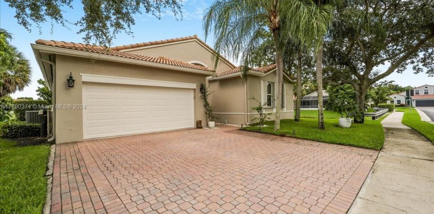 Villa ou maison à Pembroke Pines, Floride 3 chambres, 172.43 m2 № 1410440