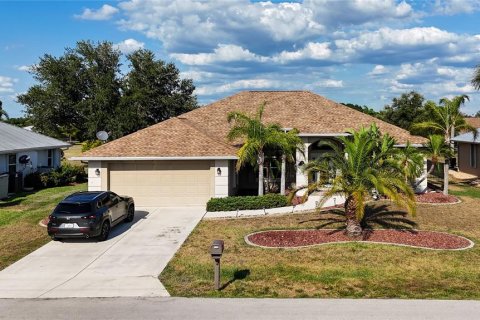 House in Punta Gorda, Florida 4 bedrooms, 207.36 sq.m. № 1260250 - photo 4