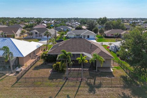 House in Punta Gorda, Florida 4 bedrooms, 207.36 sq.m. № 1260250 - photo 28