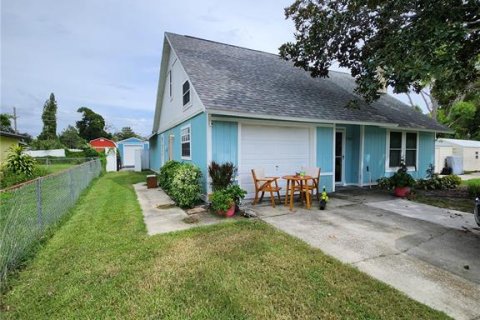 Villa ou maison à vendre à Port Richey, Floride: 2 chambres, 166.57 m2 № 1354884 - photo 1