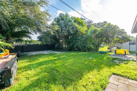 House in Sunrise, Florida 3 bedrooms № 1049391 - photo 26