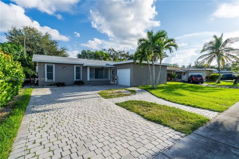 Villa ou maison à vendre à Sunrise, Floride: 3 chambres № 1049391 - photo 1