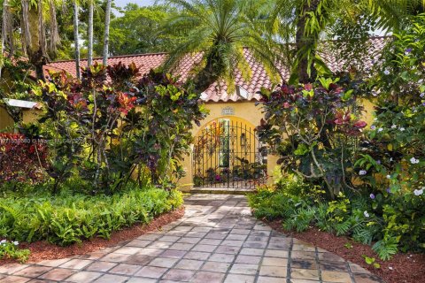 Villa ou maison à vendre à Pinecrest, Floride: 5 chambres, 348.38 m2 № 1049606 - photo 4