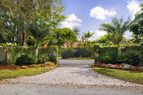 Villa ou maison à vendre à Pinecrest, Floride: 5 chambres, 348.38 m2 № 1049606 - photo 1