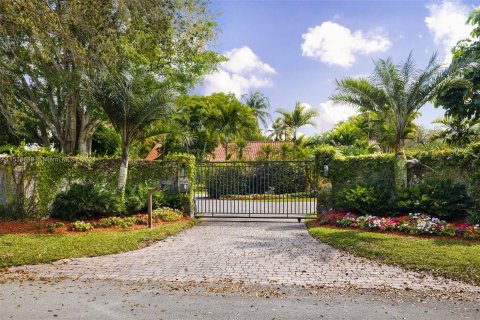 Casa en venta en Pinecrest, Florida, 5 dormitorios, 348.38 m2 № 1049606 - foto 1