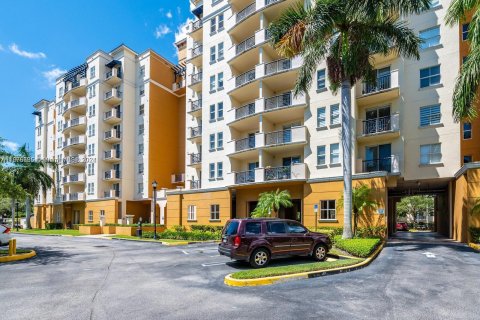 Condo in Miami, Florida, 2 bedrooms  № 1400128 - photo 2