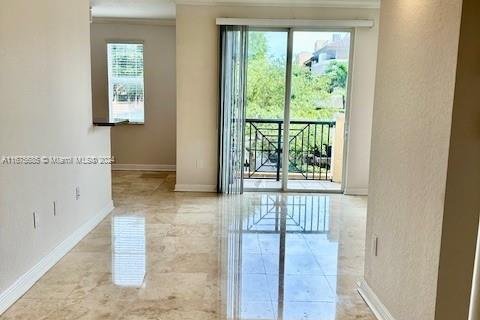 Condo in Miami, Florida, 2 bedrooms  № 1400128 - photo 9