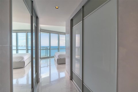 Condo in Sunny Isles Beach, Florida, 3 bedrooms  № 1331592 - photo 17