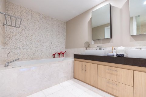 Condo in Sunny Isles Beach, Florida, 3 bedrooms  № 1331592 - photo 19