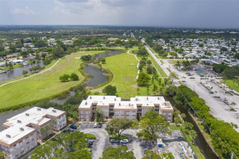 Copropriété à vendre à Davie, Floride: 2 chambres, 84.73 m2 № 1331593 - photo 3