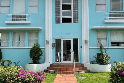 Condo in Miami Beach, Florida, 1 bedroom  № 1227318 - photo 1