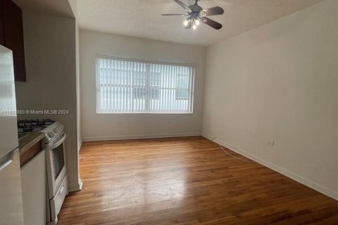 Condo in Miami Beach, Florida, 1 bedroom  № 1227318 - photo 2